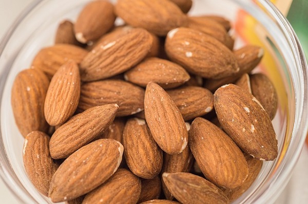 Almonds - One of the healthy late night snacks for weight loss